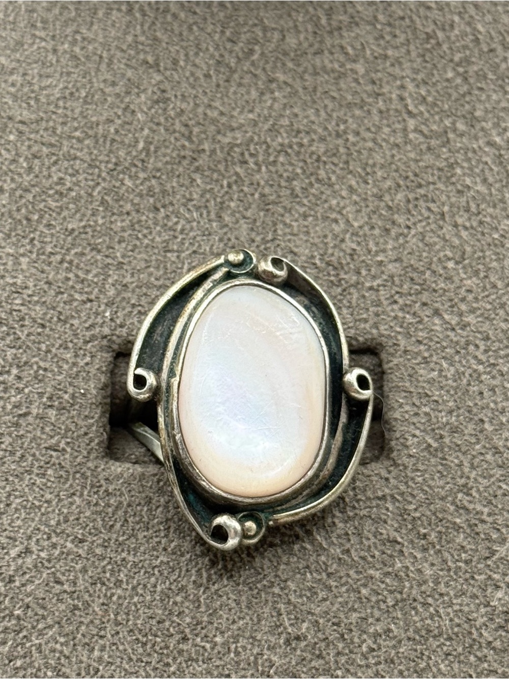 Western Navajo Sterling Silver Oval mother of pearl Cocktail Ring - Picture 2 of 5